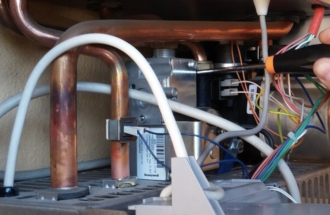 PLOMBIER 2 installation-pose-entretien-chaudiere-verrieres-le-buisson-massy-bievres-igny-antony-essonne-91 Verrières-le-Buisson (91370), Massy (91300), Igny (91430), Bièvres (91570), Antony (92160)